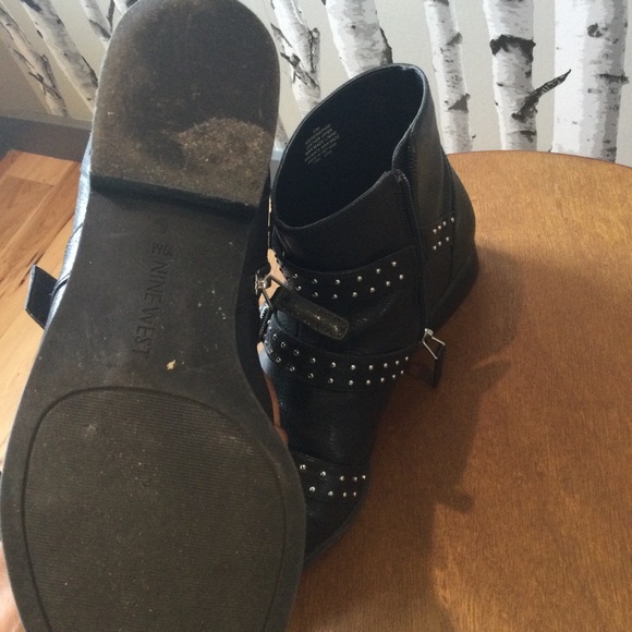 Seraphim Pointy Toe Black Booties - Picture 7 of 7